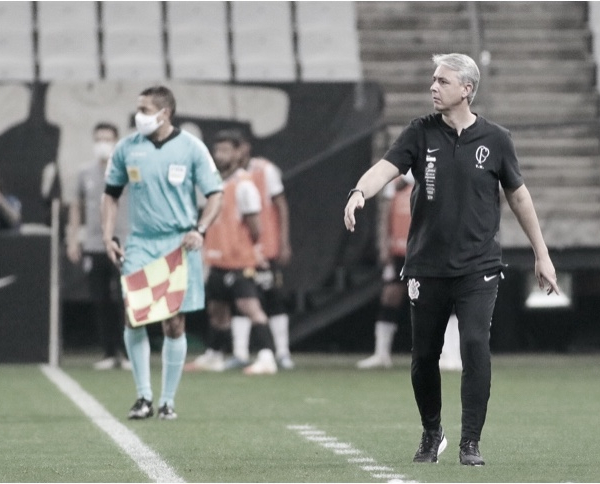 Turbulento e desfalcado, Corinthians precisa de novo treinador para substituir Tiago Nunes