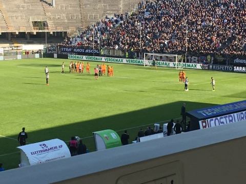 Serie B - Viola riacciuffa l'Ascoli, 2-2 al Del Duca