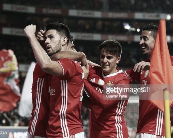 Meia-hora minutos de resistência: Benfica vence Moreirense e reforça liderança