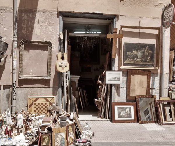 El rastro de Madrid: souvenirs, ropa vintage y crucifijos  