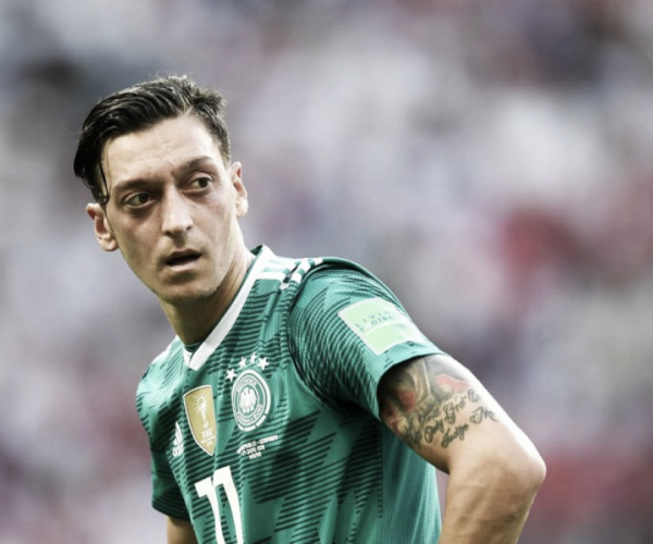Com acusações de preconceito à Federação Alemã, Özil anuncia aposentadoria da seleção