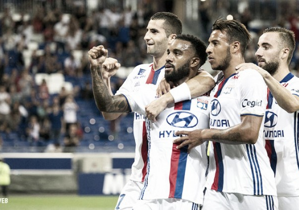 Com dois gols de Lacazette, Lyon derrota Caen e segue invicto na Ligue 1