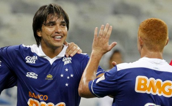 Moreno faz dois e pede vaga entre os titulares da Libertadores