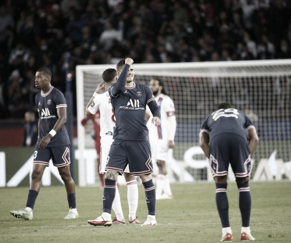 PSG vira sobre Lyon no último minuto e mantém máximo aproveitamento na Ligue 1