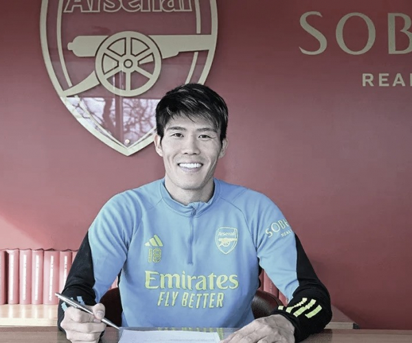 Arsenal renova o contrato com defensor japonês até junho de 2026