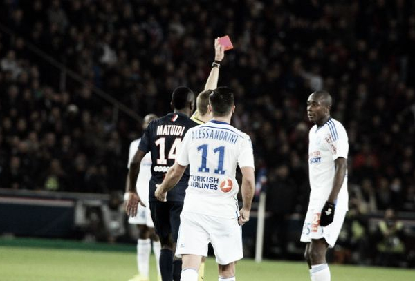 Árbitro admite erro e cartão vermelho para jogador do Marseille pode ser anulado