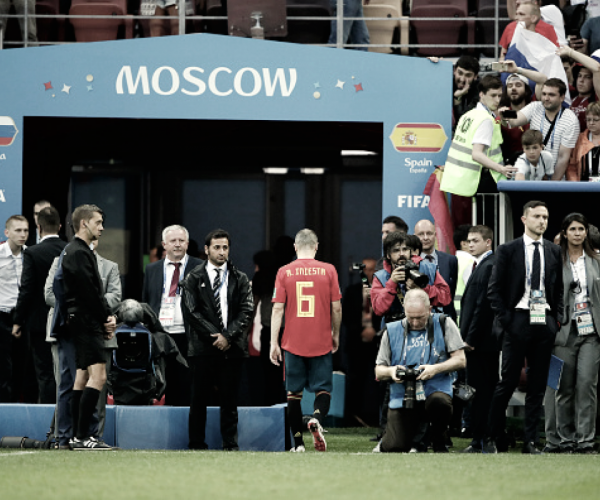 Iniesta anuncia aposentadoria da Seleção Espanhola após eliminação da Copa