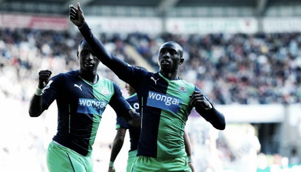 Cissé marca duas vezes e Newcastle arranca empate contra o Swansea