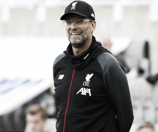 Klopp se diz '100% satisfeito' com temporada histórica do Liverpool na Premier League