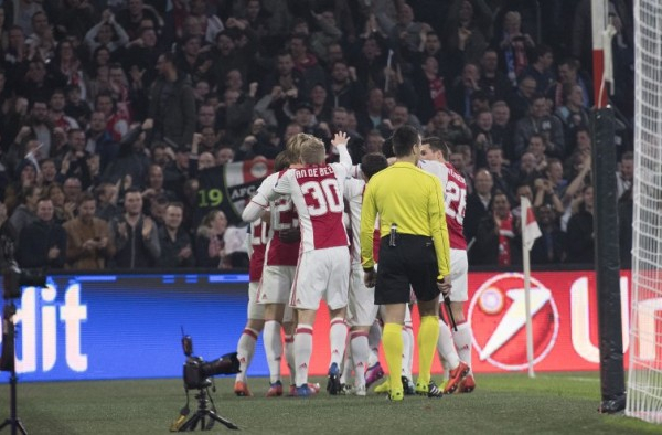 Europa League - Ajax travolgente, Copenaghen battuto ed eliminato: 2-0 all'Amsterdam Arena