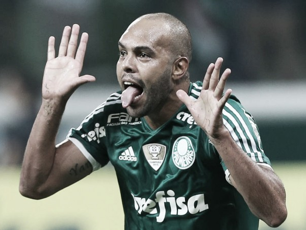 Antes criticado, Alecsandro ressurge no Palmeiras e cativa torcida