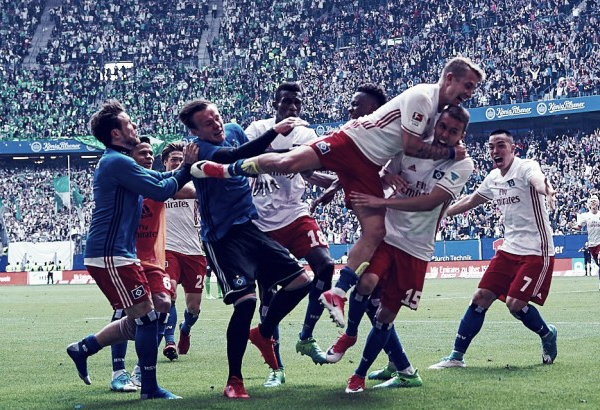 Bundesliga - Waldschmidt salva l'Amburgo e manda il Wolfsburg al play-out (2-1)