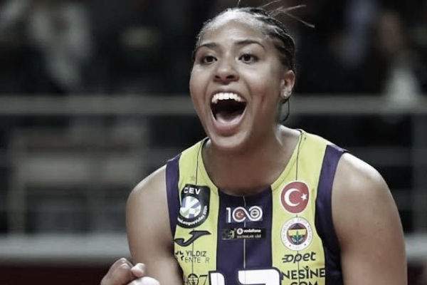 Ana Cristina conquista bicampeonato turco com o Fenerbahçe