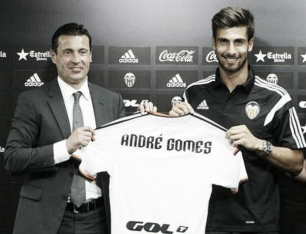 André Gomes, ovacionado em Valência, é inscrito como emprestado