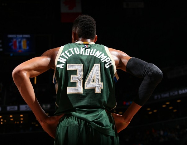 NBA, Antetokounmpo giura fedeltà ai Bucks: rinnovo quadriennale