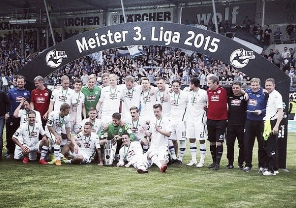 Bielefeld é campeão da 3.Liga e sobe junto ao Duisburg; Holstein Kiel jogará playoff