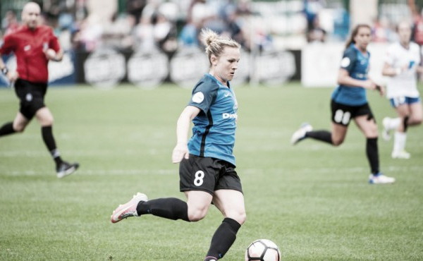 Amy Rodriguez commits to the Utah Royals