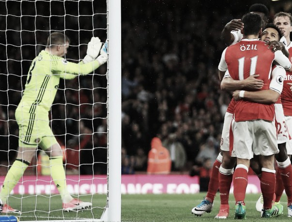 Premier League, Arsenal-Sunderland 2-0: doppio Sanchez, Wenger spera