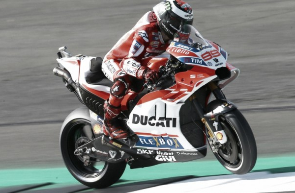 MotoGP, Lorenzo: "Non è ancora il momento per giochi di squadra"