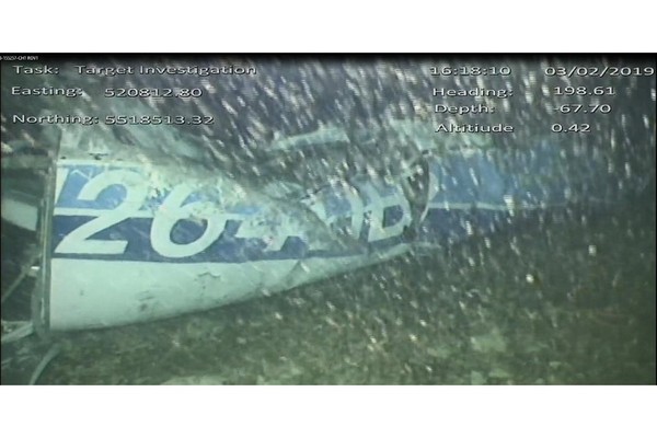 Corpo é encontrado nos destroços do avião que carregava Sala