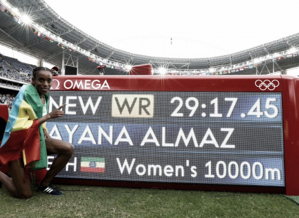 Rio 2016: Ayana smashes 23-year-old world record on her way to 10,000 metre title in astonishingly fast race