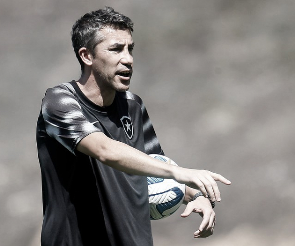 Após empate, Bruno Lage valoriza partida do Botafogo: "Fomos muito superiores"