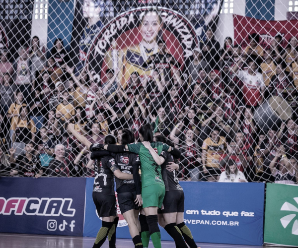 Futsal Feminino: Taboão/Magnus Mantém a liderança da LFF com Vitória de 5 a 2 sobre Stein Cascavel