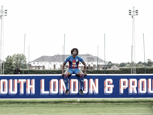 Promessa inglesa, atacante Eberechi Eze é apresentado ao Crystal Palace