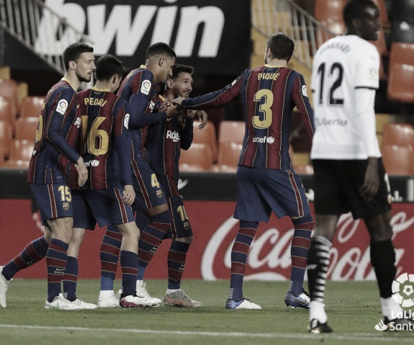 Messi lidera la remontada del Barcelona en Mestalla