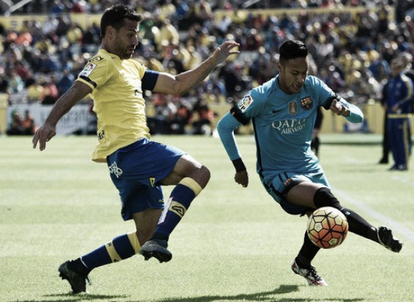 Las Palmas 1-2 Barcelona: Suarez and Neymar make it 32 unbeaten for Barca