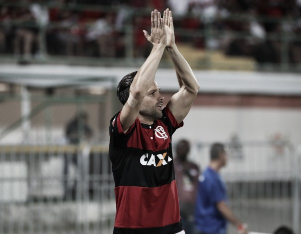 Diego 'responde' vaias com gols e sai aplaudido em goleada do Flamengo: "Estão do nosso lado"