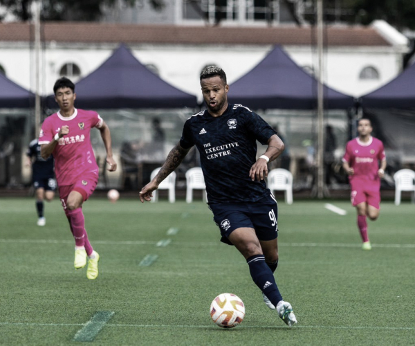 De casa nova, atacante Thiago Silva comemora primeiro gol pelo Hong Kong FC