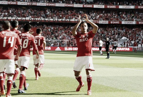 Benfica esmaga Penafiel: Águia voa para o 34