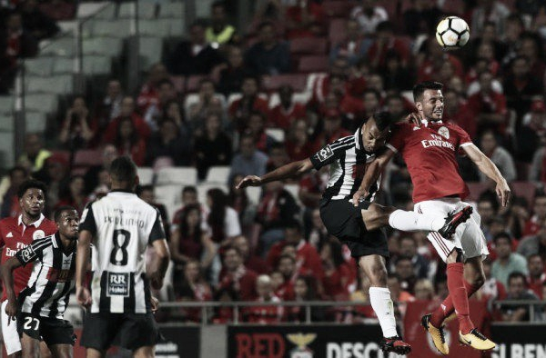 Con presencia argentina, Benfica ganó y sigue al acecho