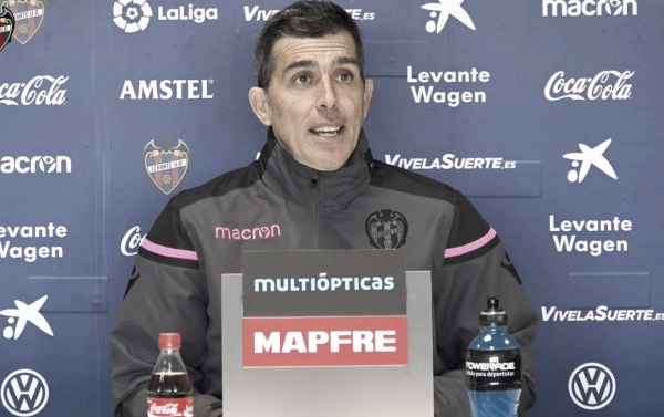 Muñiz: “A 38 partidos no le podemos competir al Sevilla, pero a uno sí”