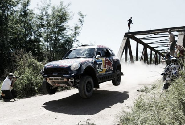 Dakar 2015, va ad Al-Attiyah la prima tappa delle auto