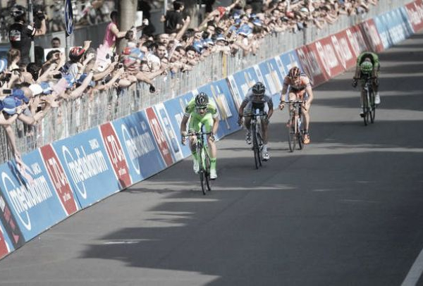 Giro d'Italia, decima tappa: Boem sfreccia a Forlì, sorpreso il gruppo. Porte in ritardo