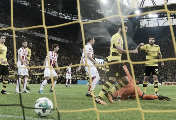 Bundesliga - Vola il Dortmund, 5-0 al Colonia e vetta riconquistata