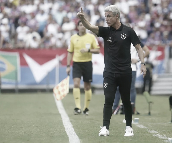 "O jogo foi mais lutado que jogado", revela Luís Castro após triunfo do Botafogo