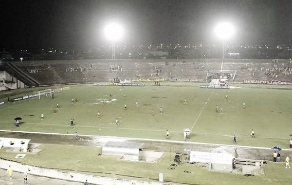 Debaixo de chuva, Botafogo-PB é mais eficiente e supera América-RN no Almeidão