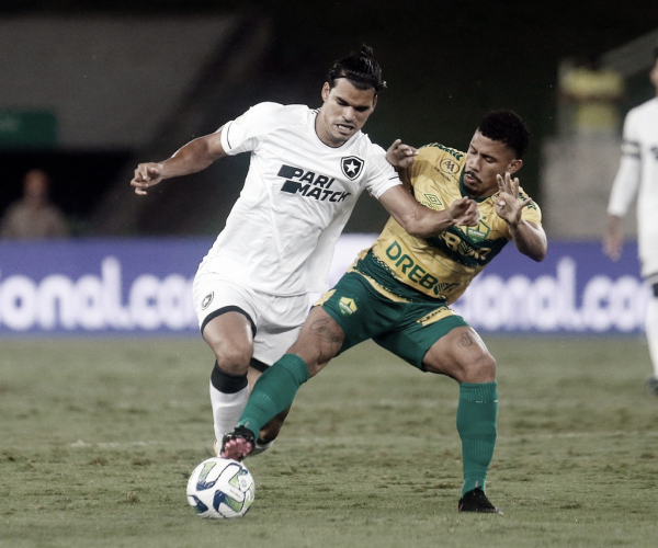Botafogo recebe Cuiabá para ficar mais perto do título do Brasileirão