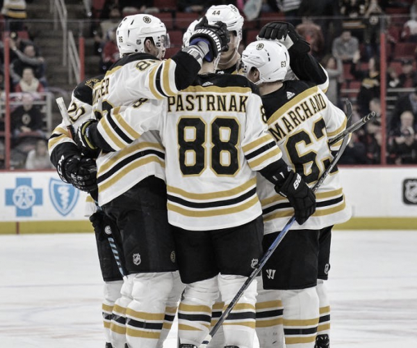 Los Bruins apabullan a Carolina y ya están en la final de la Stanley Cup