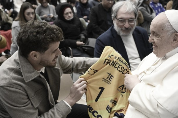 Bruninho encontra Papa Francisco no Vaticano