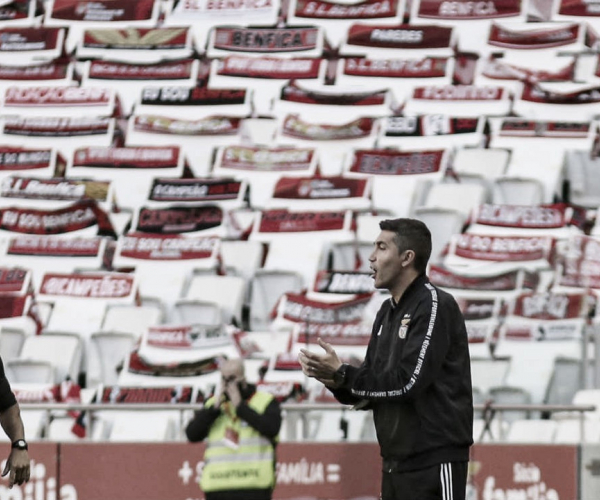 Após tropeço em casa, Bruno Lage lamenta chance desperdiçada pelo Benfica de assumir liderança