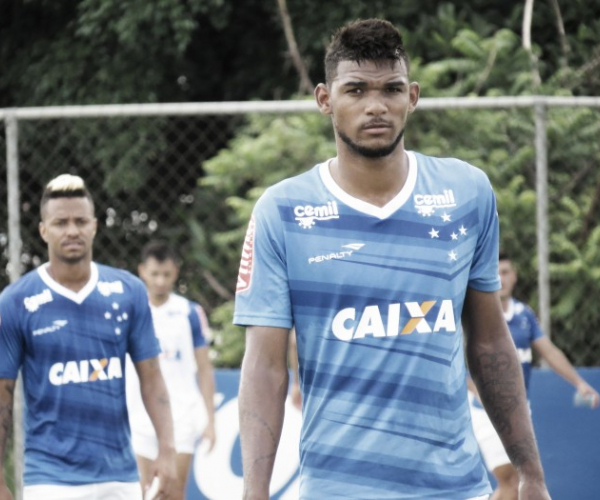 Cruzeiro confirma negociação com Olympiacos sobre venda do zagueiro Bruno Viana