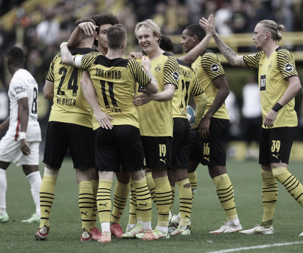 Borussia Dortmund leva susto, mas vence Augsburg em casa