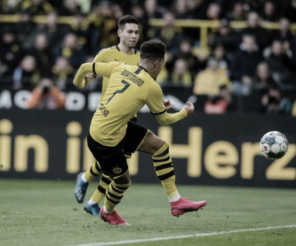 Borussia Dortmund enfrenta dificuldades, mas vence Freiburg em partida truncada
