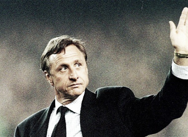 Cruyff homenageado por mais de 15 mil pessoas