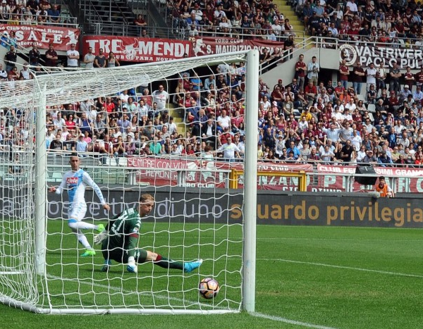 Napoli straripante, matato 0-5 il Torino