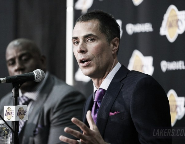 Lakers, Rob Pelinka e Magic Johnson si presentano: "Dobbiamo ridare entusiasmo e prestigio"